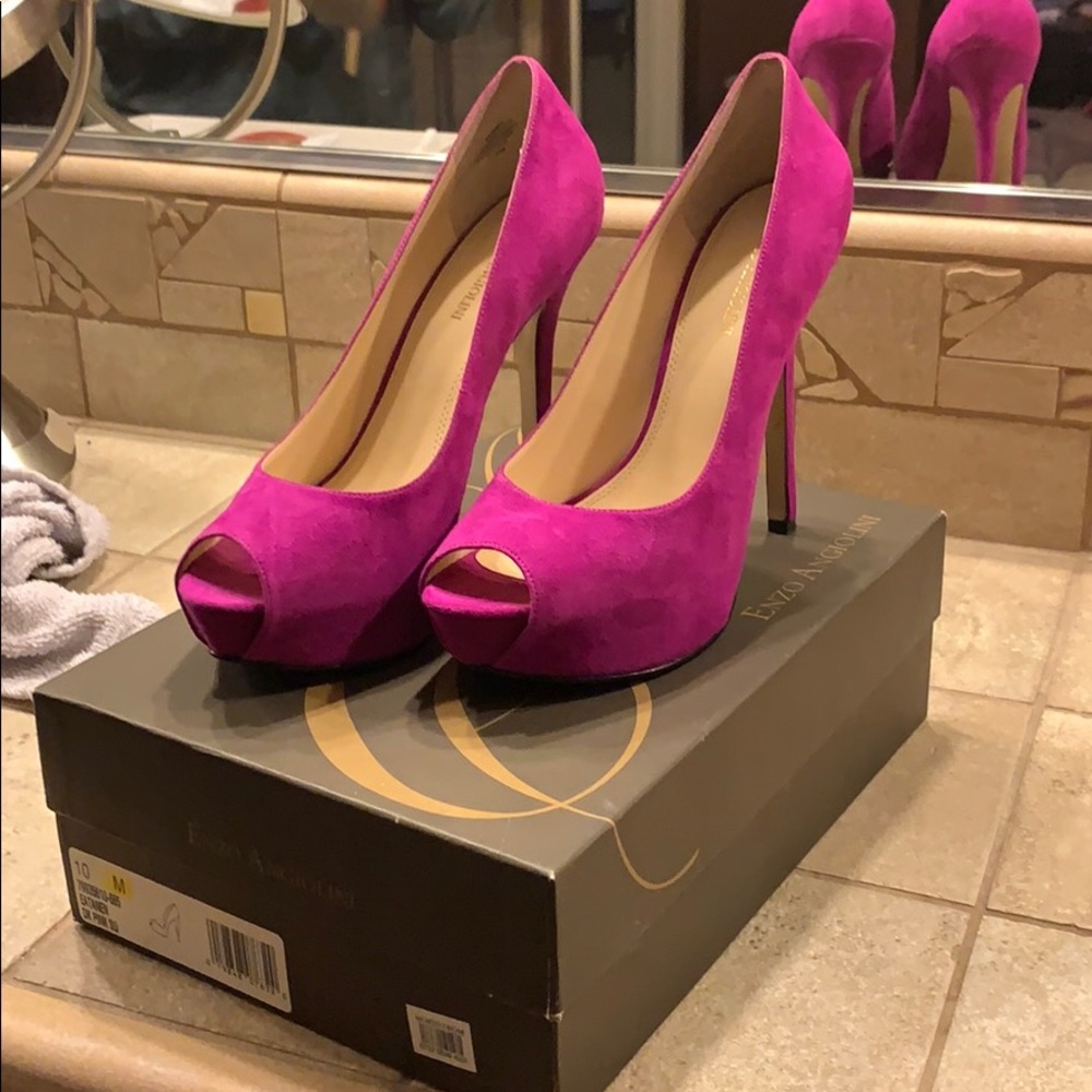Enzo Angioloni Magenta Pumps